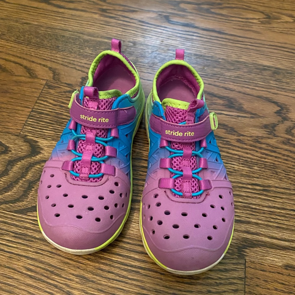 Stride Rite Made 2 Play shoes - size 11
